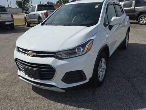 Used 2022 Chevrolet Trax LT w/ LT Convenience Package FWD image 7