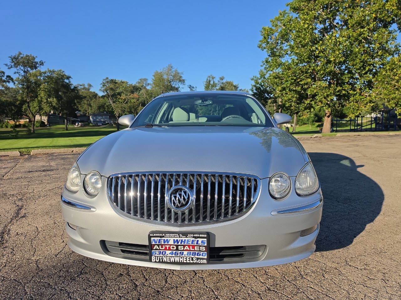 Used 2009 Buick LaCrosse CXL w/ Driver Confidence Package FWD image 4