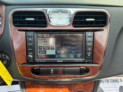 Used 2011 Chrysler 200 Touring FWD image 18