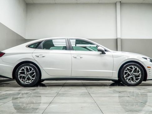 Used 2023 Hyundai Sonata SEL w/ Convenience Package FWD image 3