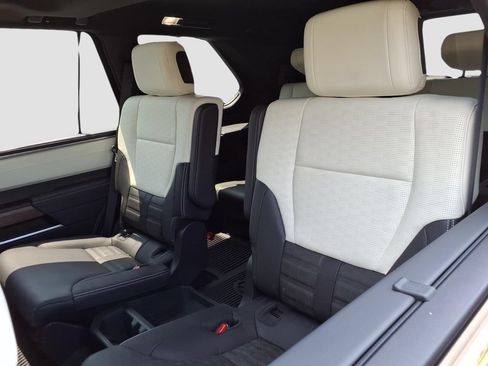Used 2025 Toyota Sequoia Capstone AWD/4WD image 17