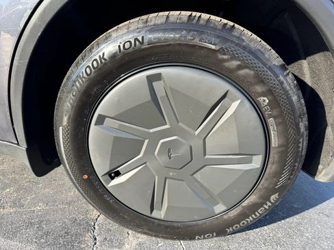 Used 2026 Tesla Model Y Long Range RWD image 42