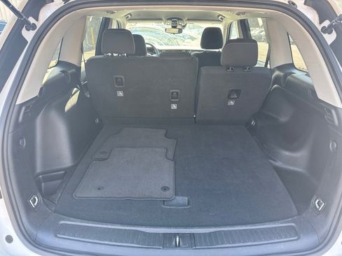 Used 2024 Jeep Grand Cherokee Laredo image 16