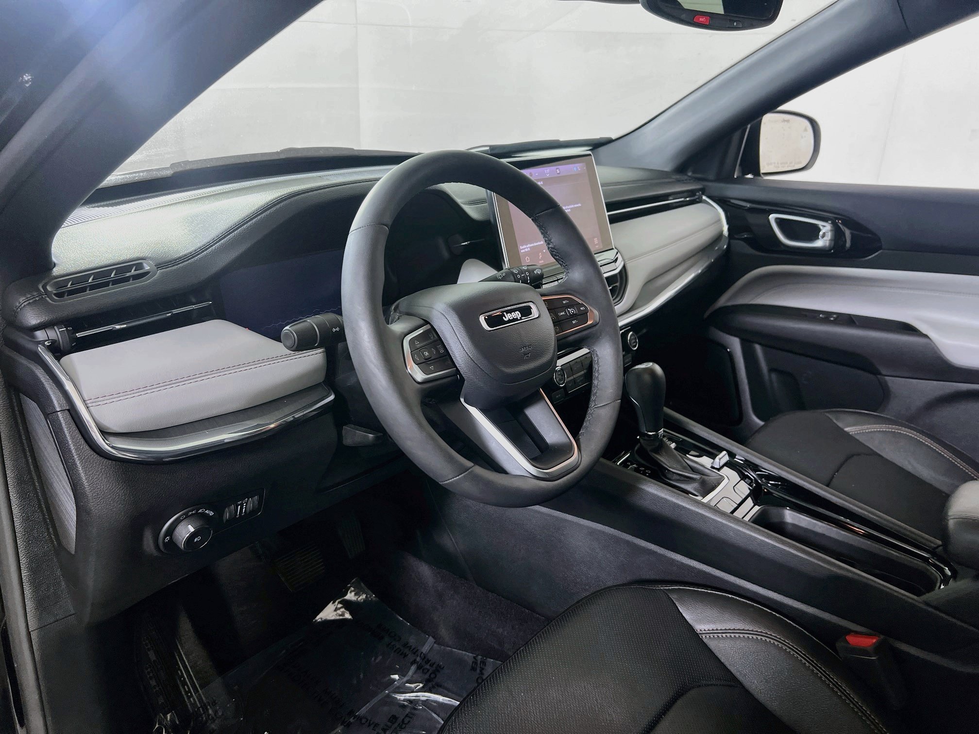Used 2023 Jeep Compass Limited w/ Elite Group AWD/4WD image 9