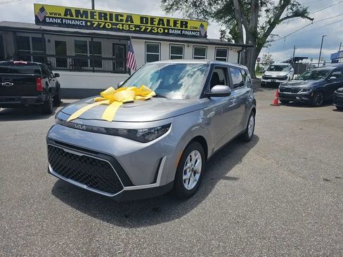 Used 2025 Kia Soul LX w/ LX Technology Package image 1
