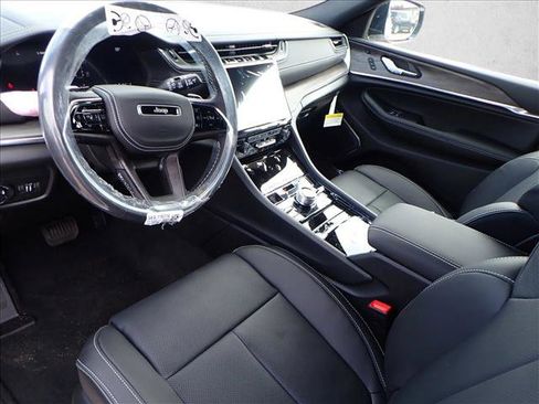 New 2025 Jeep Grand Cherokee L Overland w/ Luxury Tech Group IV AWD/4WD image 13