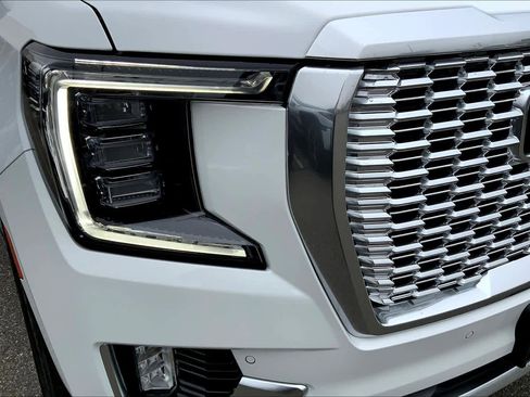 Used 2024 GMC Yukon XL Denali w/ Advanced Technology Package image 26