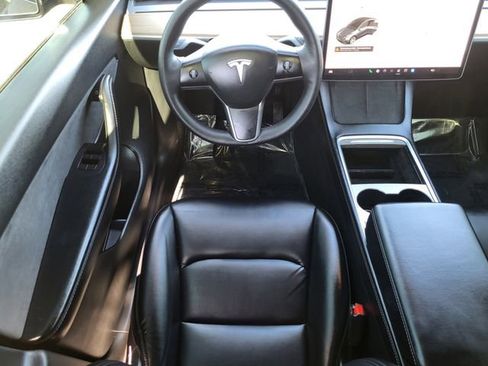Used 2021 Tesla Model Y Long Range image 18