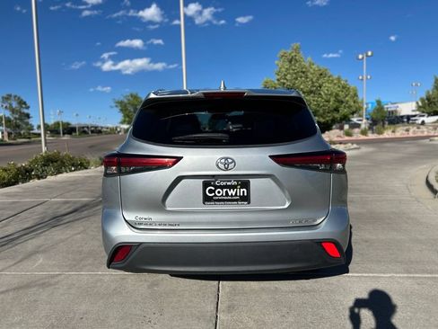 Used 2021 Toyota Highlander XLE AWD/4WD image 6