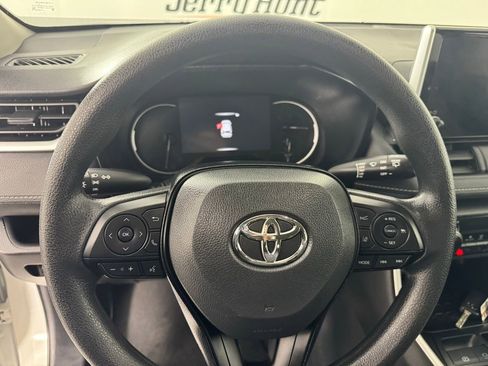 Used 2025 Toyota RAV4 LE image 22