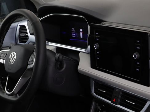 New 2026 Volkswagen Taos SE image 19