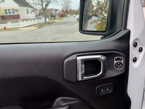 Used 2024 Jeep Wrangler Sport S image 12