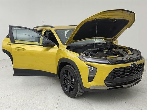 New 2025 Chevrolet Trax RS w/ Driver Confidence Package image 10