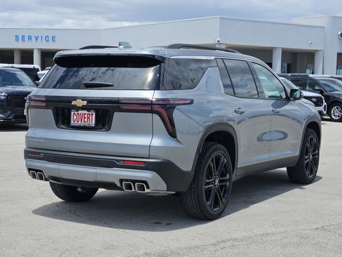 New 2026 Chevrolet Traverse LT FWD image 3