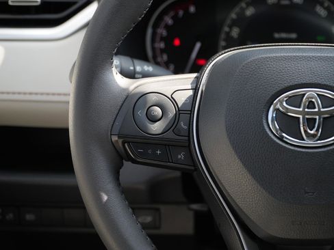 Used 2025 Toyota RAV4 XLE Premium image 22