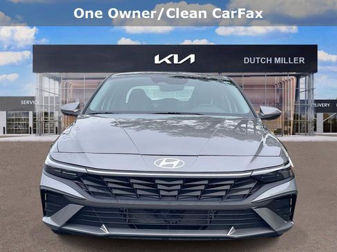 Used 2024 Hyundai Elantra Blue image 2