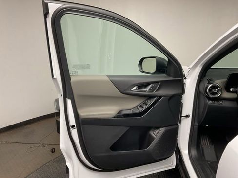 New 2026 Chevrolet Equinox LT w/ Convenience Package II AWD/4WD image 9