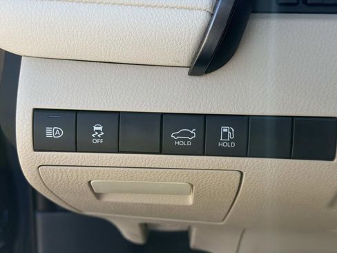 Used 2021 Toyota Camry LE image 27