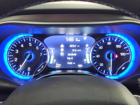 Used 2023 Chrysler Pacifica Touring-L FWD image 16