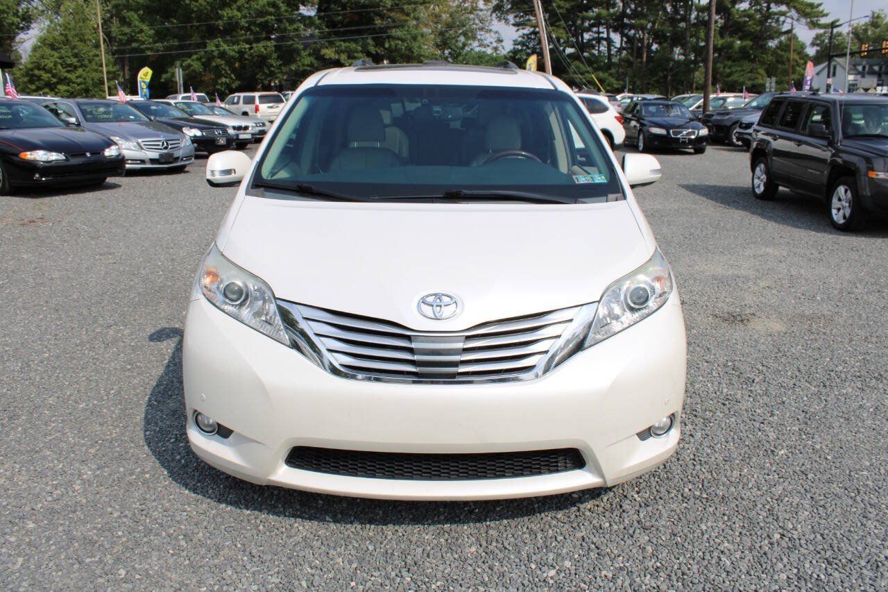 Used 2013 Toyota Sienna Limited w/ Premium Pkg FWD image 3