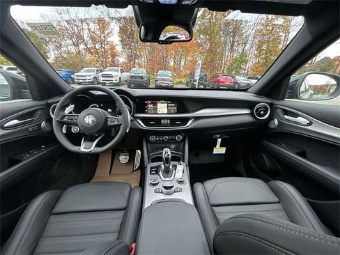 New 2025 Alfa Romeo Stelvio Sprint image 12