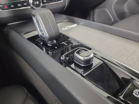 New 2025 Volvo XC60 B5 Plus w/ Protection Package Premier image 26