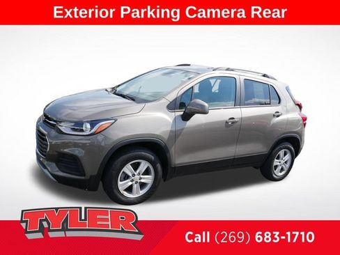 Used 2022 Chevrolet Trax LT w/ LT Convenience Package AWD/4WD image 3
