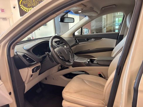 Used 2016 Lincoln MKX Select w/ Select Plus Package FWD image 12