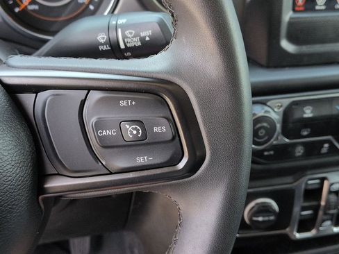 Used 2023 Jeep Gladiator Sport AWD/4WD image 13