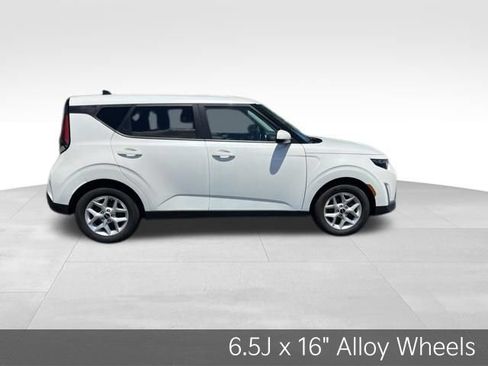 Certified 2024 Kia Soul LX w/ Option Group 015 FWD image 9