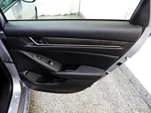 Used 2022 Honda Accord Touring image 12