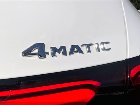 Used 2025 Mercedes-Benz GLC 300 4MATIC image 10