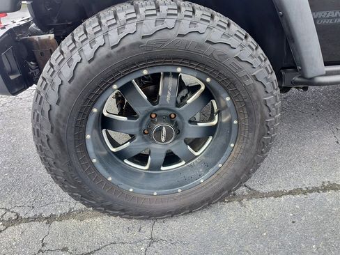 Used 2014 Jeep Wrangler Unlimited Rubicon image 11