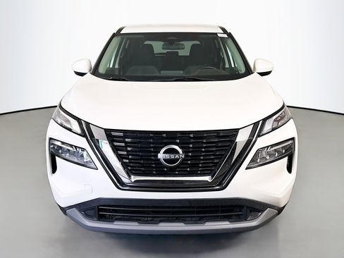 Used 2023 Nissan Rogue SV image 2