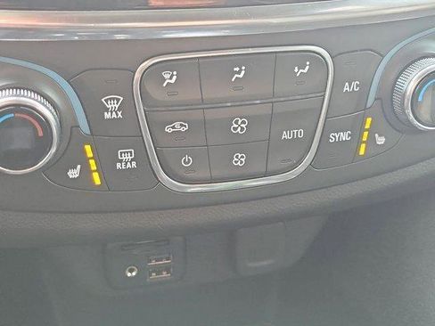 Used 2021 Chevrolet Traverse Premier w/ Redline Edition FWD image 32