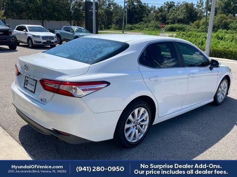 Used 2018 Toyota Camry LE FWD image 11