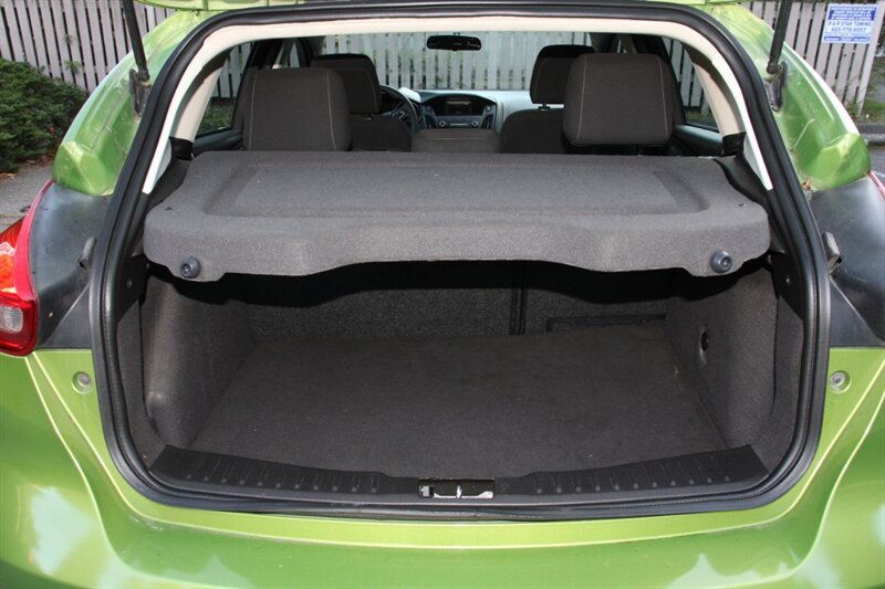 Used 2018 Ford Focus SE FWD image 16