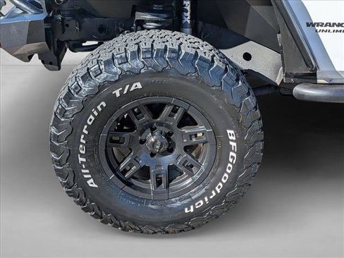 Used 2010 Jeep Wrangler Unlimited Sahara w/ Trailer Tow Group image 9