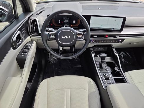 Used 2025 Kia Sorento EX w/ Panoramic Sunroof Package image 23