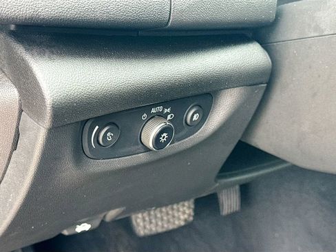 Used 2018 Buick Regal Essence w/ Driver Confidence Package #1 FWD image 11