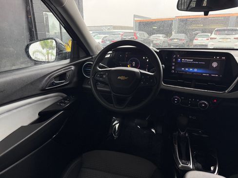 Used 2025 Chevrolet Trax LT image 20