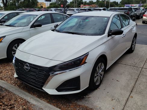 Certified 2025 Nissan Altima 2.5 S FWD image 2