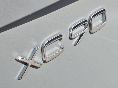 Certified 2025 Volvo XC90 B5 Core w/ Climate Package image 15