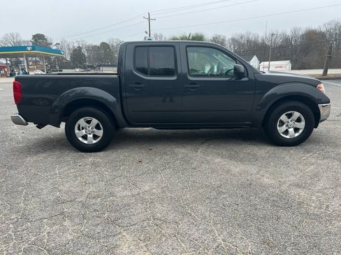 Used 2010 Nissan Frontier SE image 9