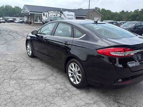 Used 2017 Ford Fusion SE FWD image 6