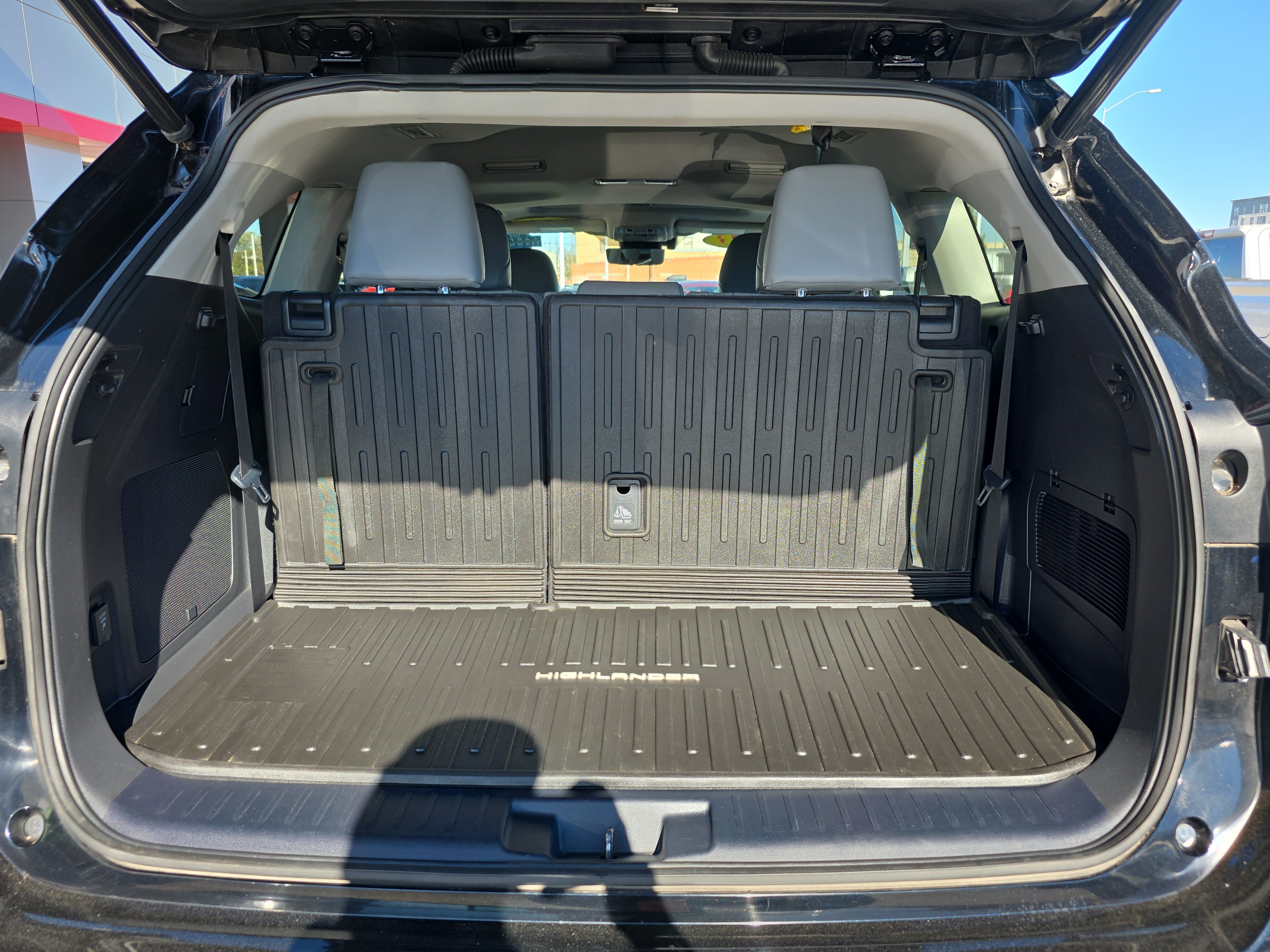 Used 2023 Toyota Highlander Bronze Edition AWD/4WD image 17