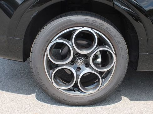 Used 2025 Alfa Romeo Tonale AWD/4WD image 37