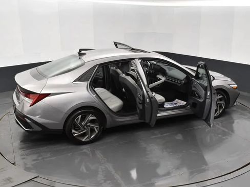 Used 2024 Hyundai Elantra Limited FWD image 6