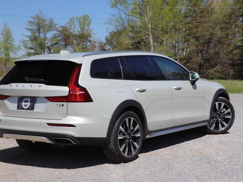 Used 2020 Volvo V60 T5 Cross Country AWD/4WD image 3
