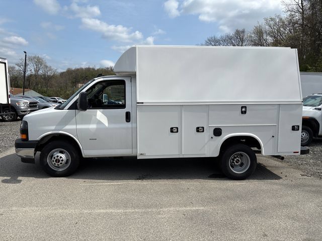 New 2025 GMC Savana 3500 w/ Power Convenience Package RWD image 3